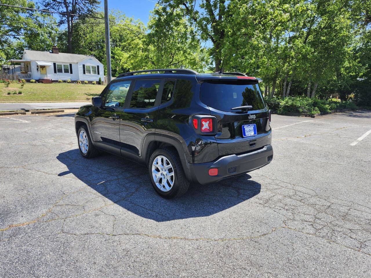 Used 2018 Jeep Renegade Latitude FWD image 19