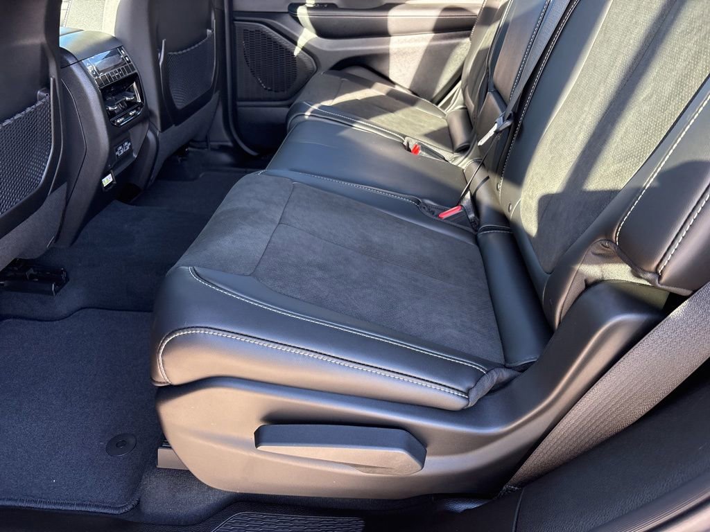 New 2025 Jeep Grand Cherokee L Altitude image 19