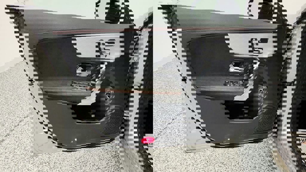 Used 2021 Mercedes-Benz CLA 250 image 11