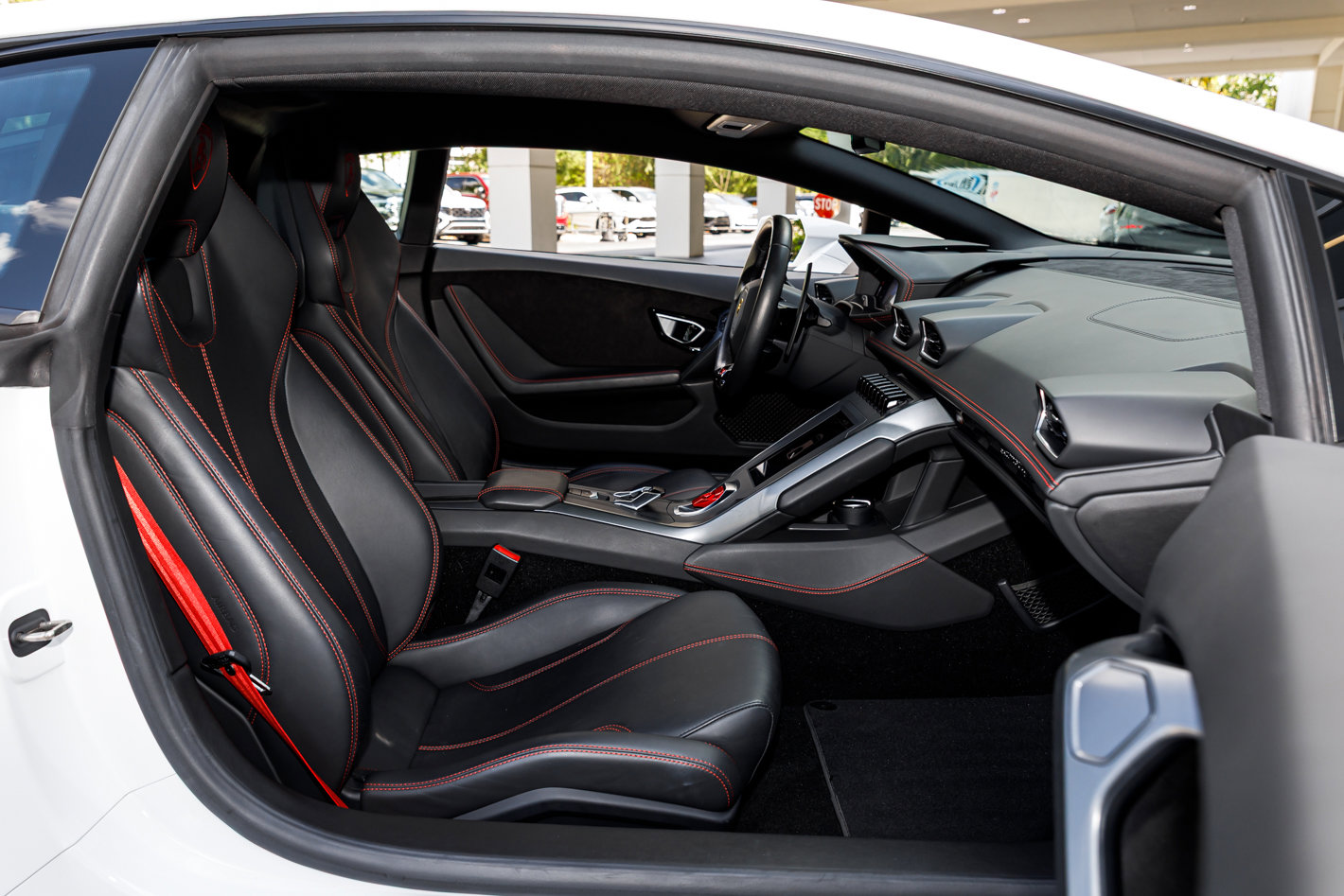 Used 2022 Lamborghini Huracan EVO RWD image 18