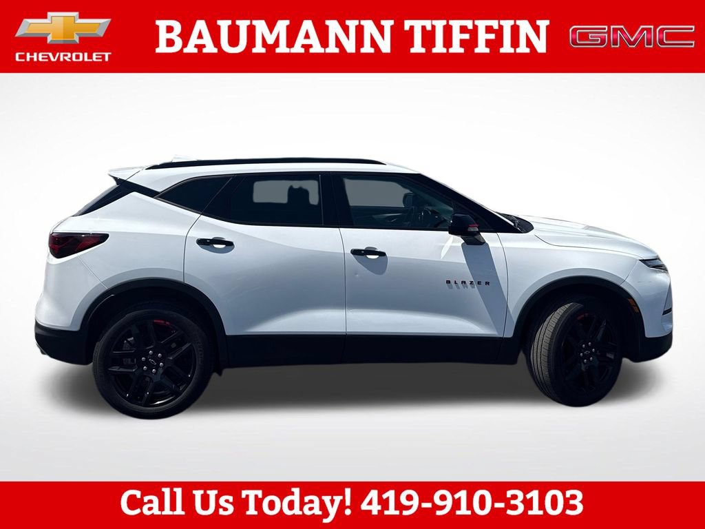 Used 2023 Chevrolet Blazer LT w/ Convenience Package FWD image 2