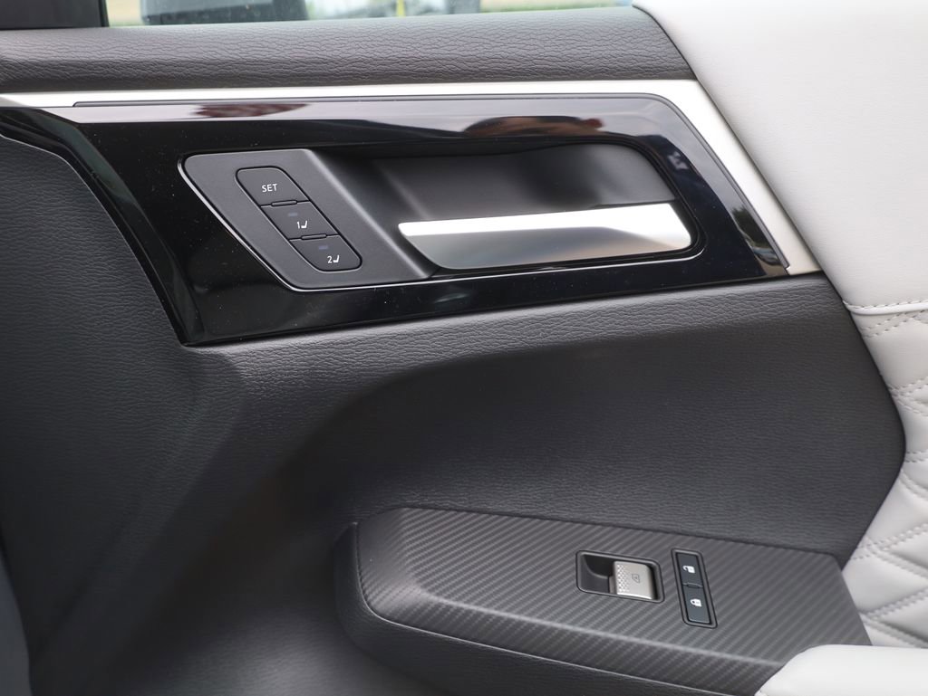 New 2025 Mitsubishi Outlander SEL image 17