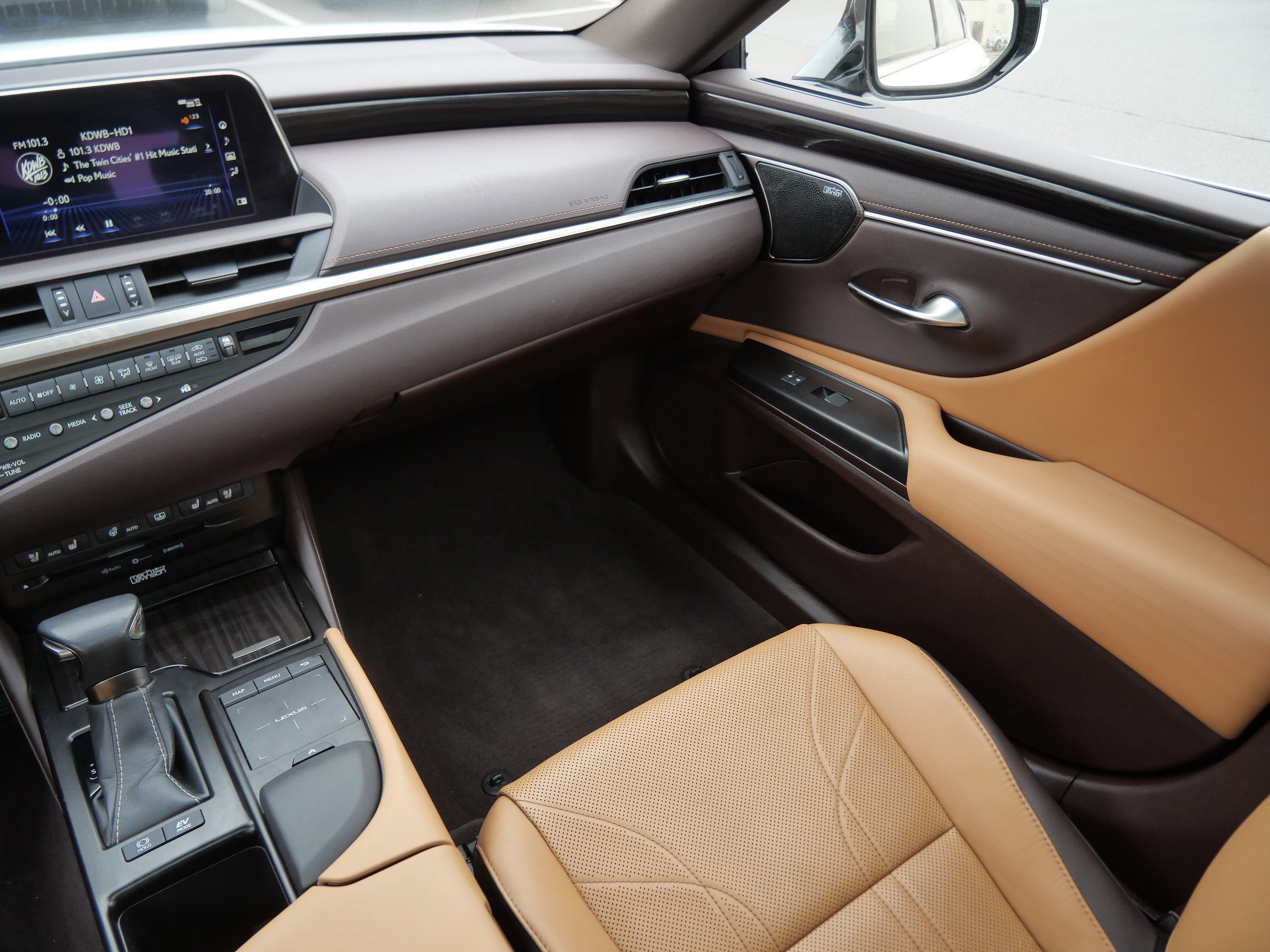 Used 2019 Lexus ES 300h w/ Accessory Package 2 image 11