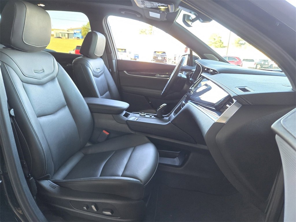 Used 2025 Cadillac XT6 Premium Luxury image 25