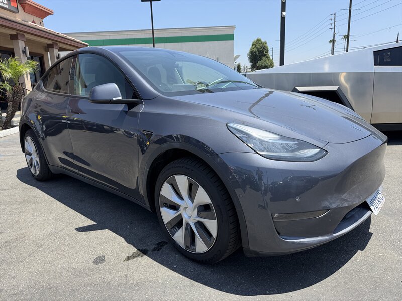 Used 2022 Tesla Model Y Long Range AWD/4WD image 3