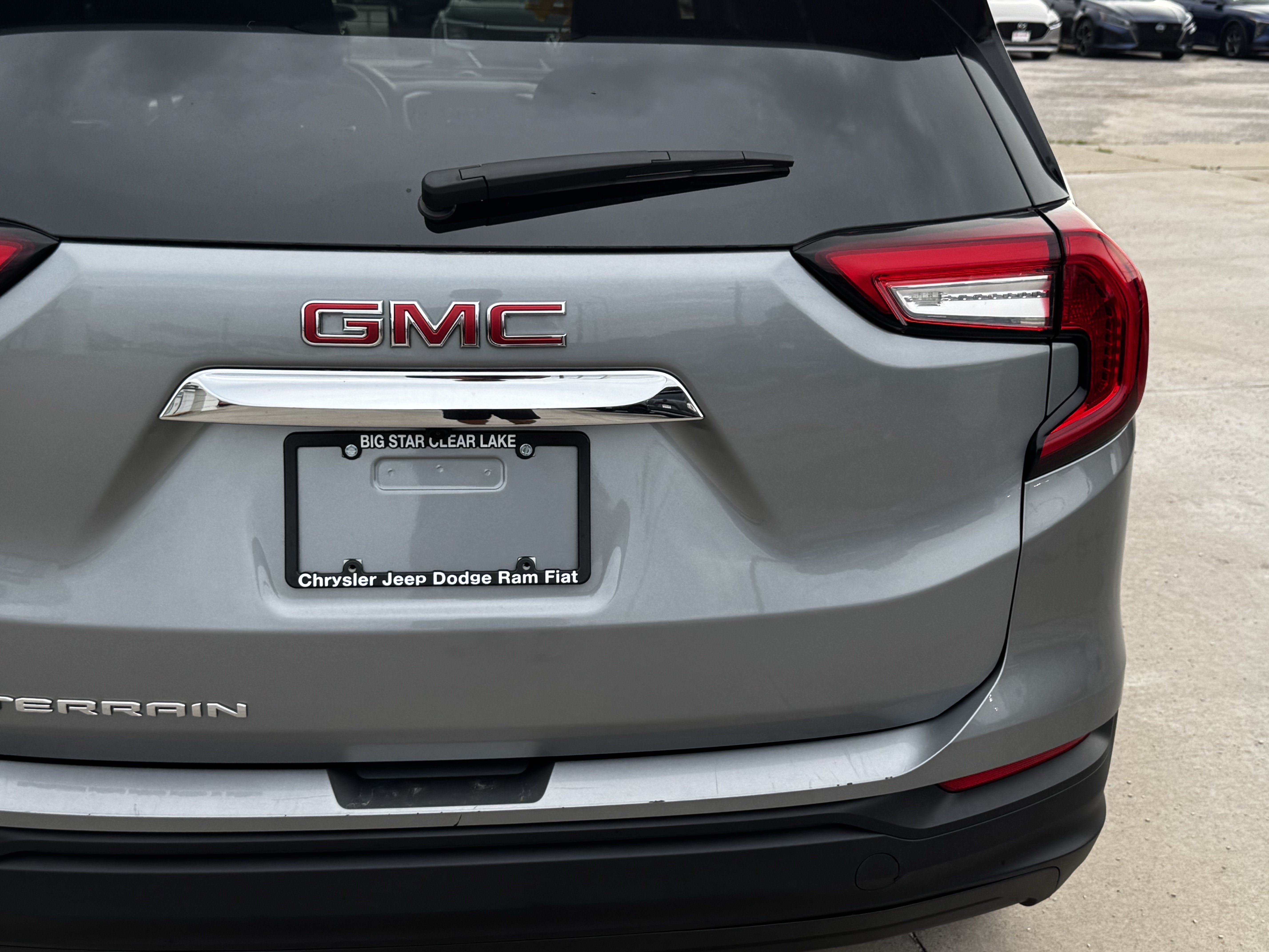 Used 2024 GMC Terrain SLE FWD image 10