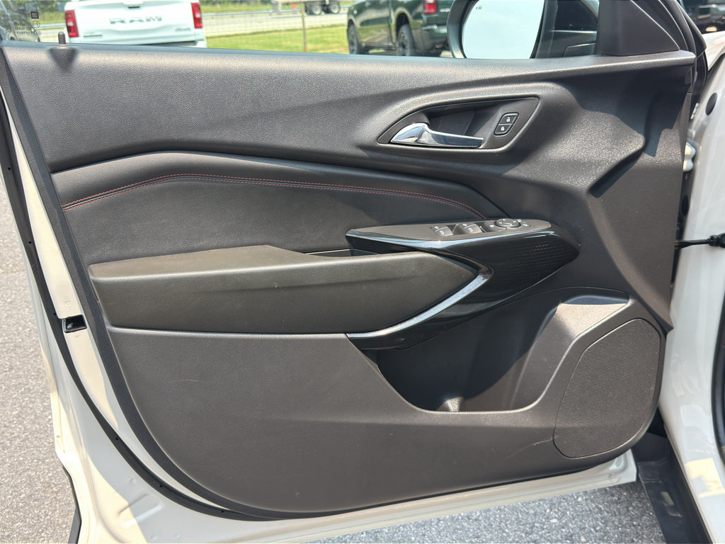 Used 2026 Chevrolet Trax RS w/ Sunroof Package FWD image 27