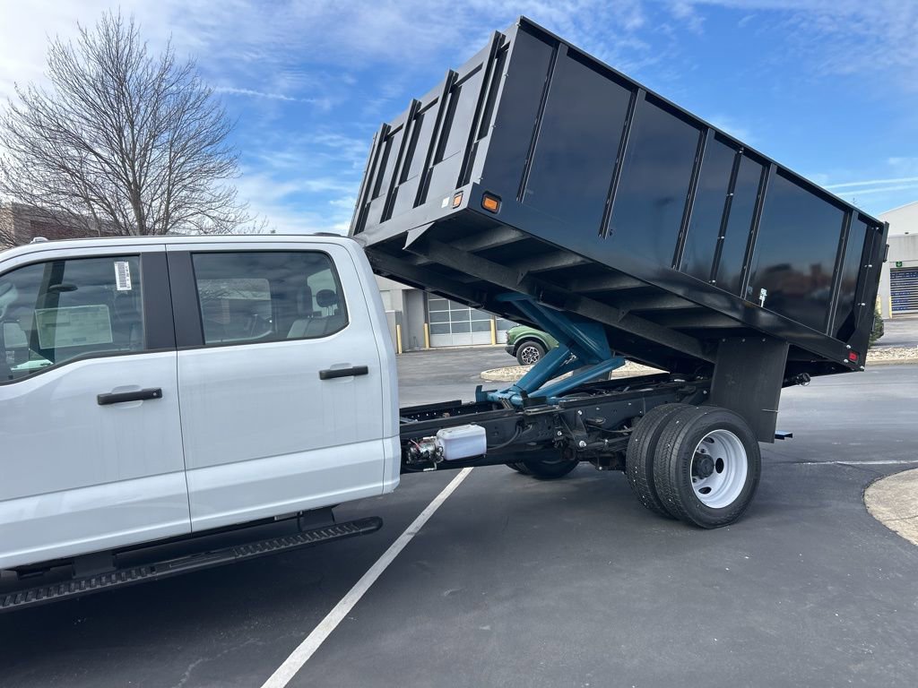 New 2026 Ford F550 4x4 Crew Cab image 3