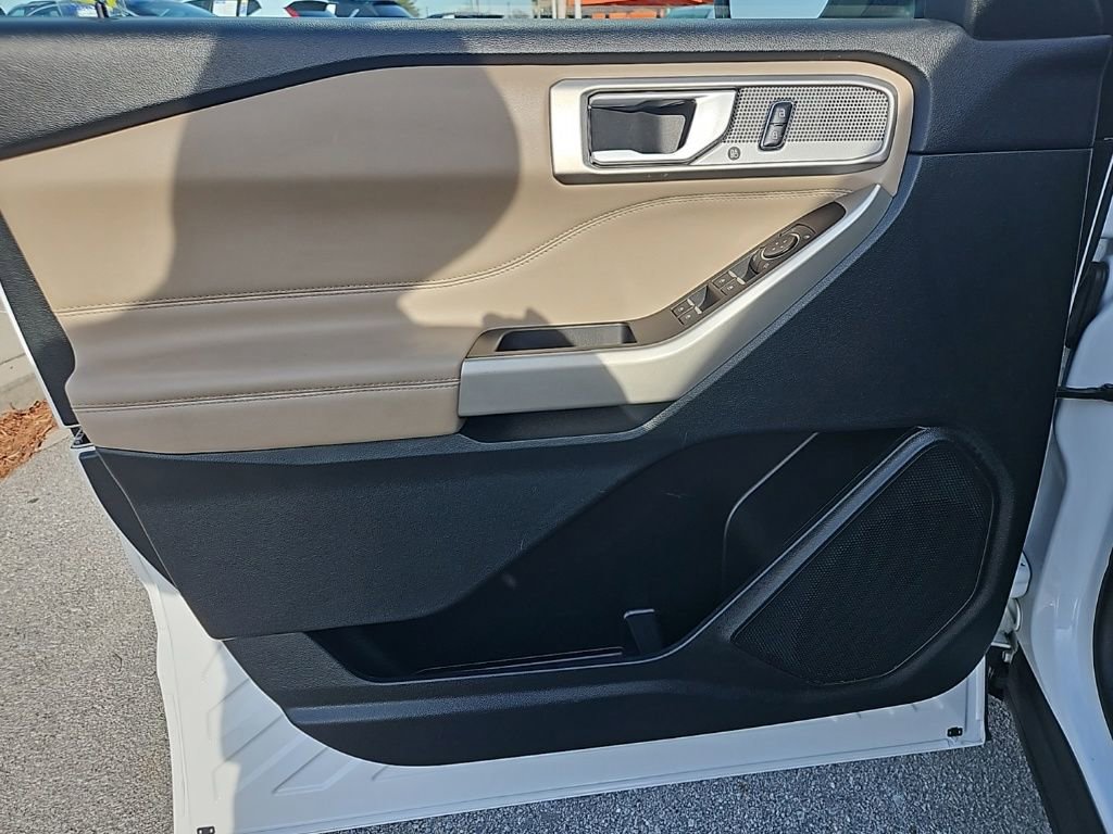Used 2023 Ford Explorer Limited image 15