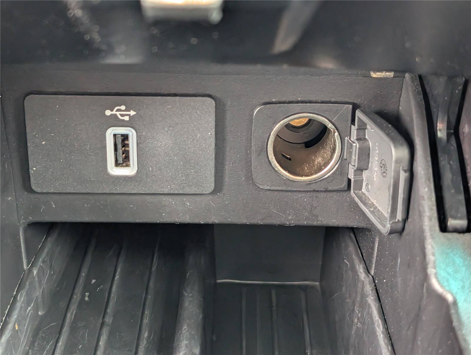 Used 2017 Ford Explorer Sport w/ Equipment Group 401A AWD/4WD image 31