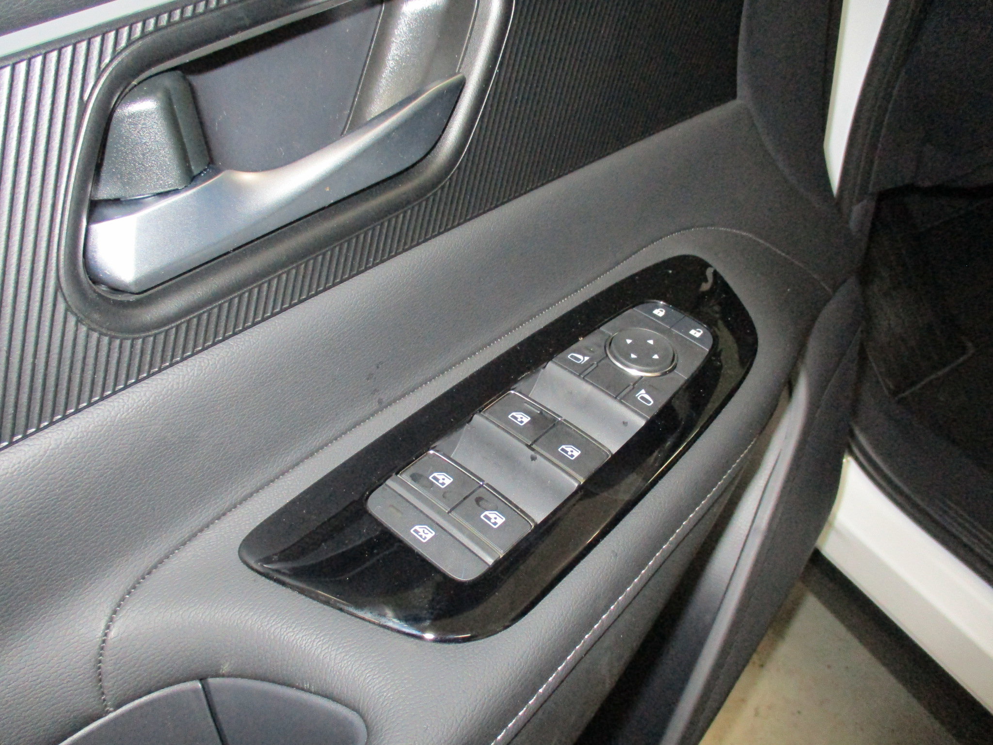 New 2025 Nissan Murano SV image 14