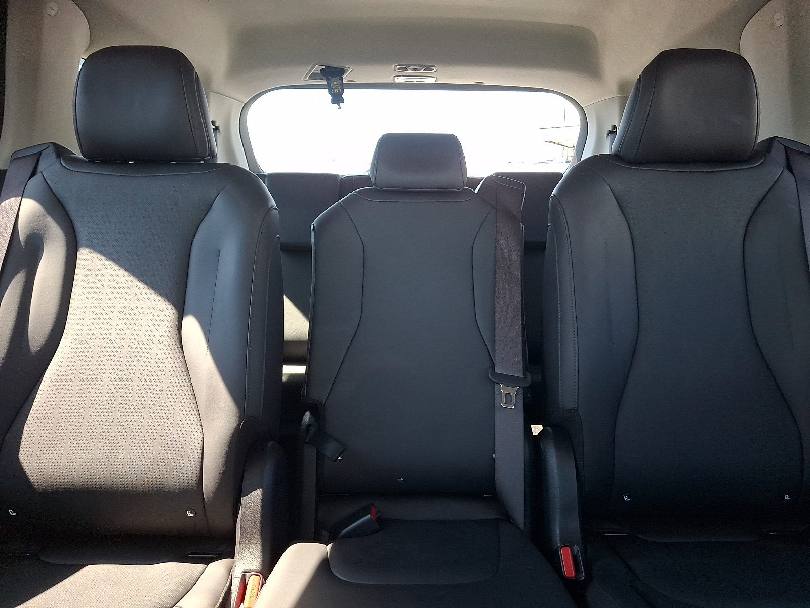 Used 2024 Kia Carnival EX FWD image 15