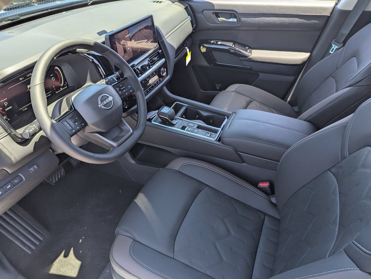 New 2026 Nissan Pathfinder Platinum w/ Accent Package FWD image 11