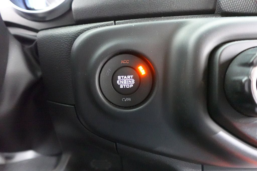 Used 2023 Jeep Wrangler Unlimited Sahara AWD/4WD image 23