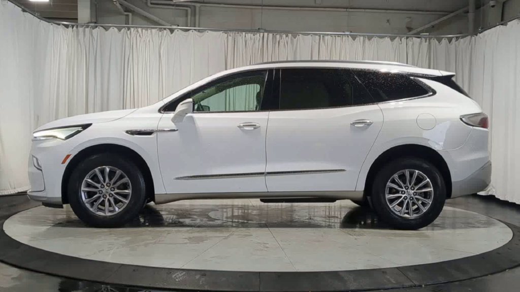 Used 2024 Buick Enclave Essence w/ Sound and Sites Package AWD/4WD image 6