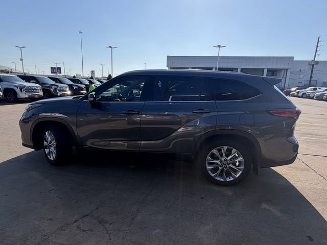 Used 2023 Toyota Highlander Limited AWD/4WD image 8