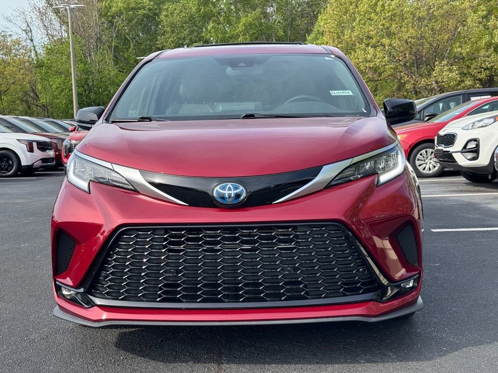 Used 2022 Toyota Sienna XSE image 8