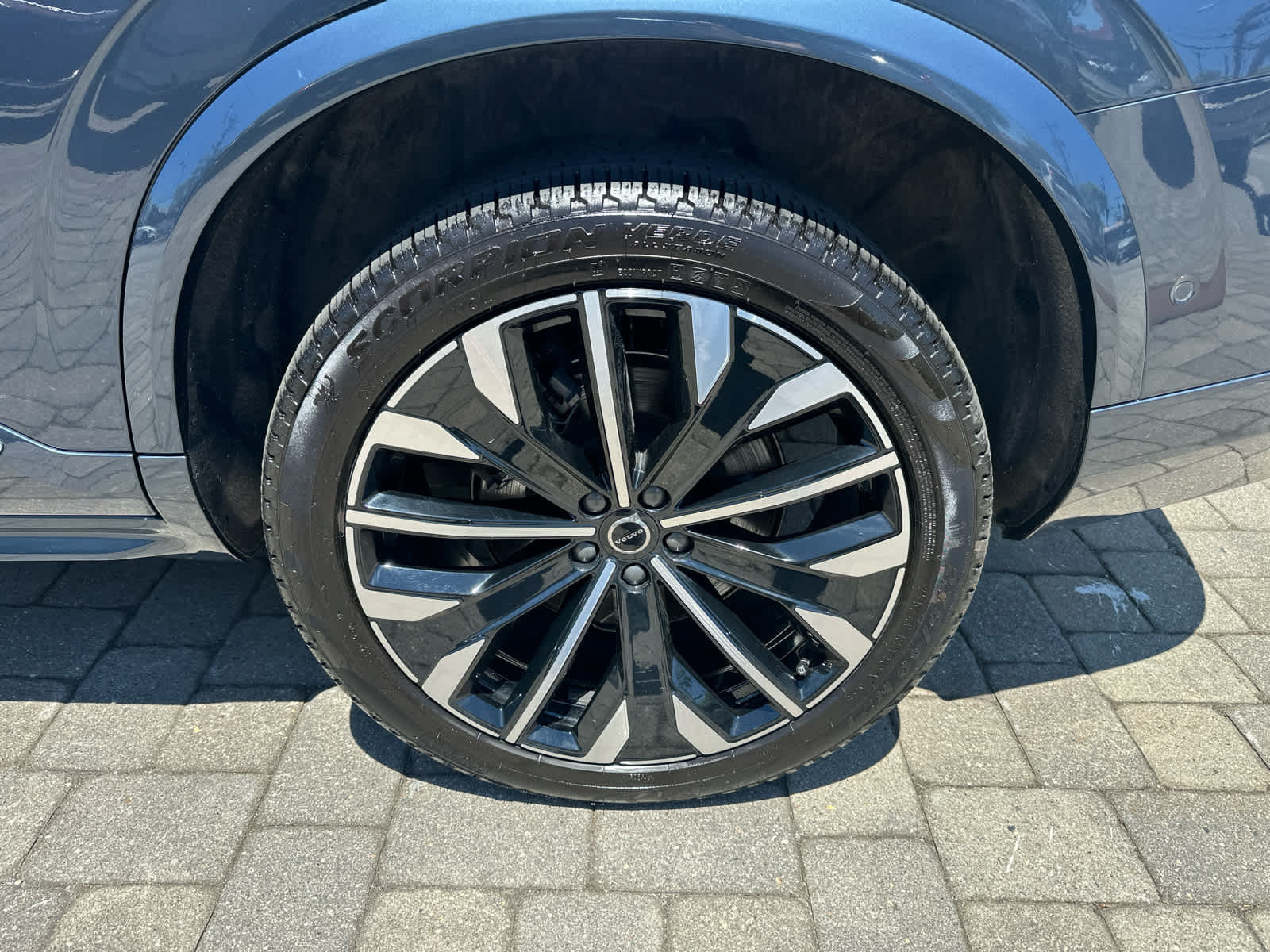 Used 2025 Volvo XC90 B6 Ultra w/ Protection Package AWD/4WD image 30