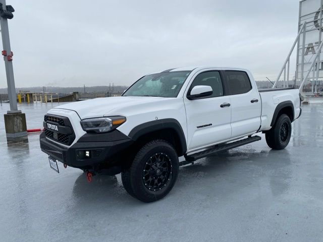 Used 2023 Toyota Tacoma TRD Off-Road image 3