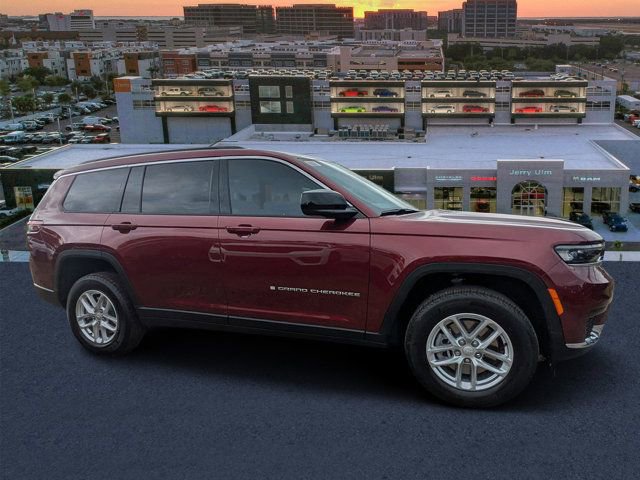 New 2025 Jeep Grand Cherokee L Laredo image 1