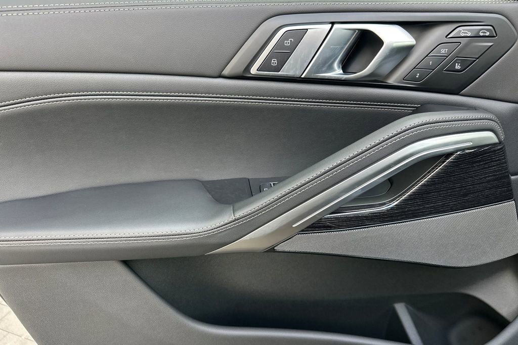 New 2026 BMW X6 xDrive40i w/ Climate Comfort Package image 10