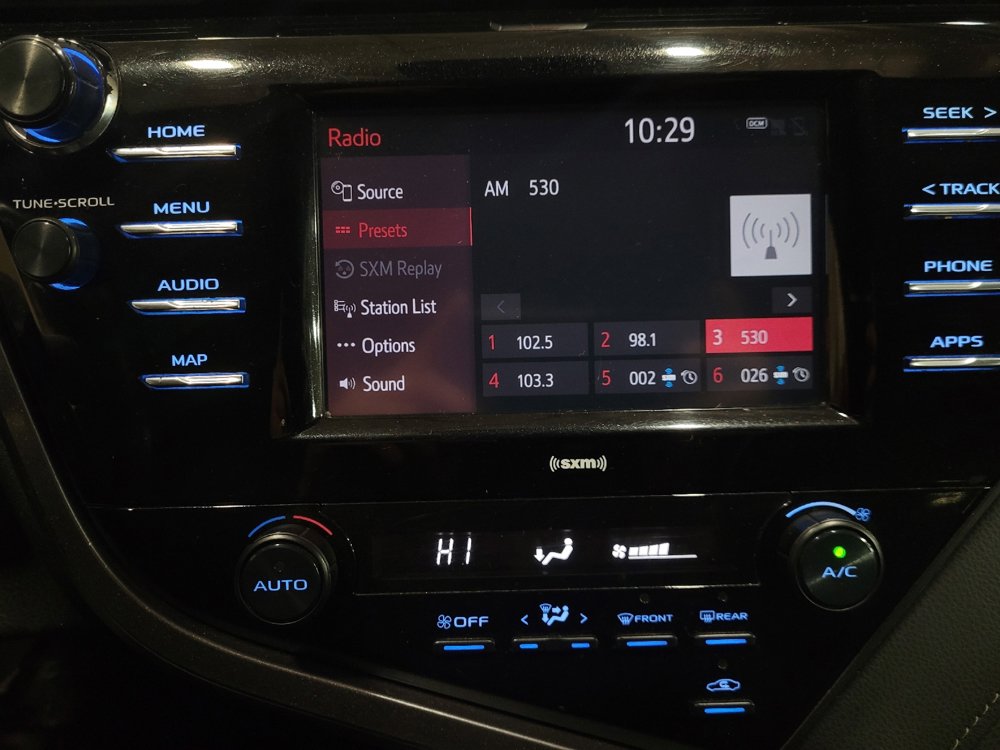 Used 2020 Toyota Camry SE image 25