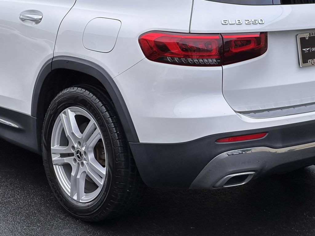 Used 2023 Mercedes-Benz GLB 250 4MATIC image 11