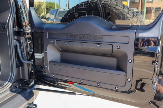 Used 2023 Land Rover Defender 90 V8 image 24