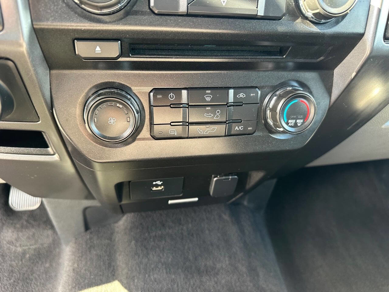 Used 2018 Ford F150 XLT w/ XTR Package image 30