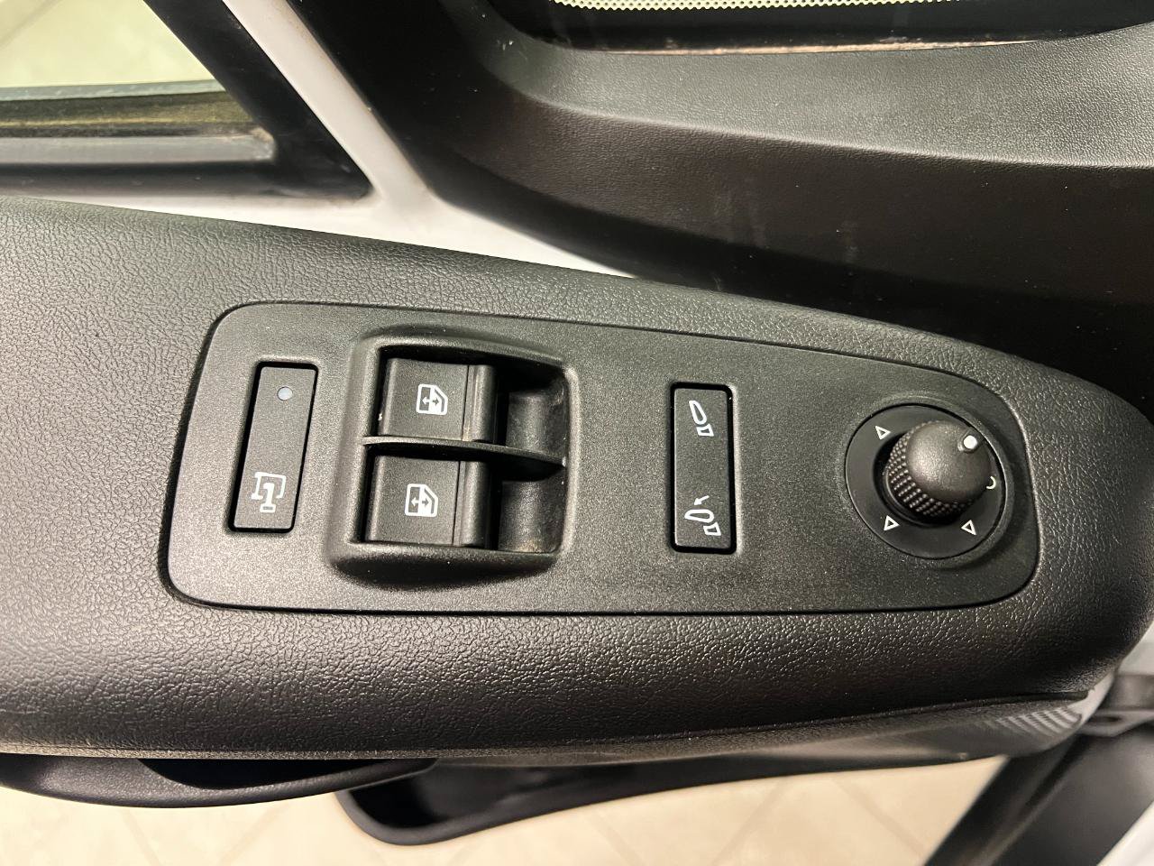 Used 2025 RAM ProMaster 2500 w/ Convenience Group FWD image 36