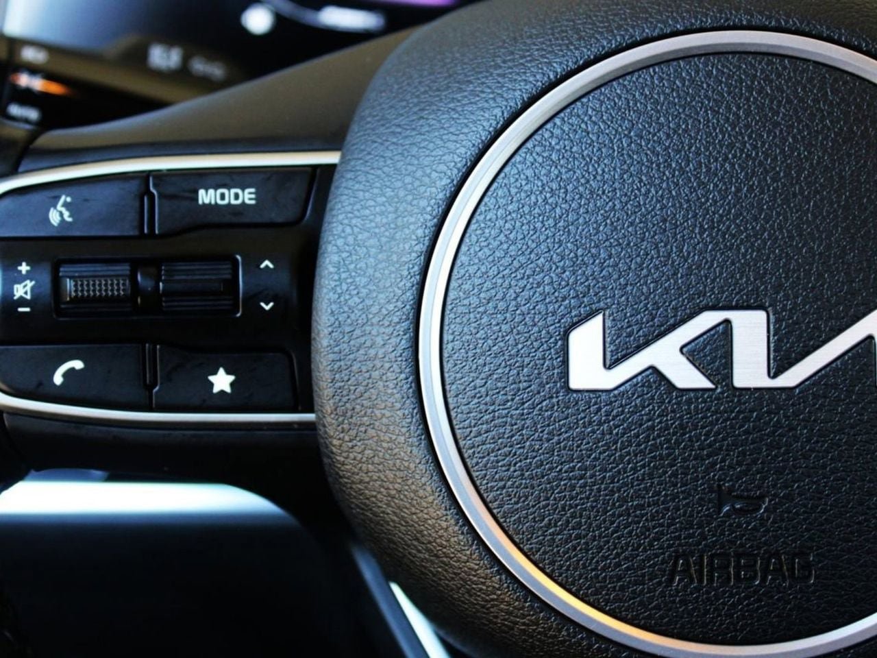 Used 2025 Kia Sportage EX FWD image 32