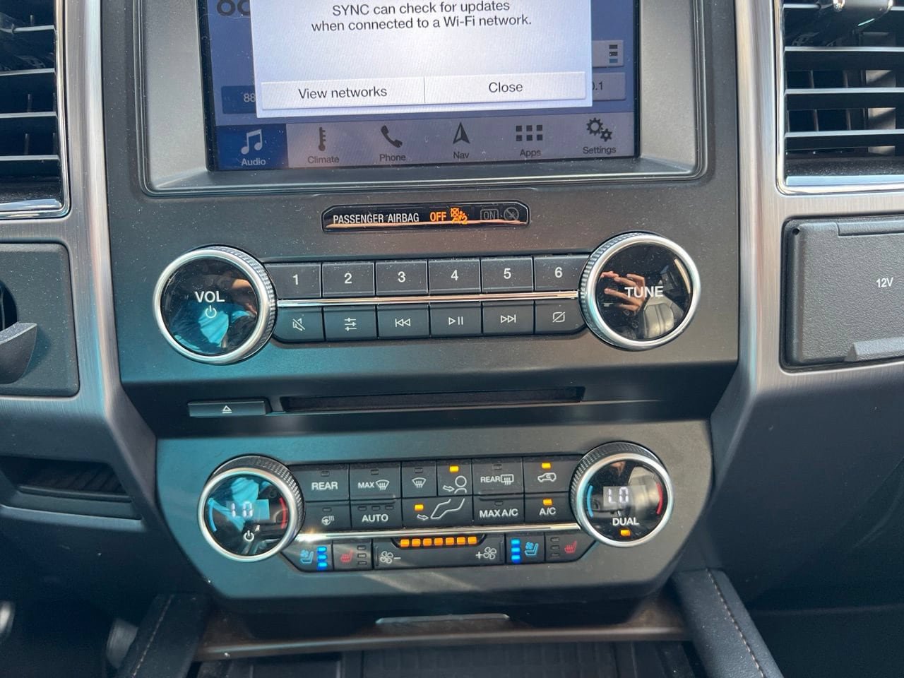 Used 2018 Ford Expedition Max Platinum RWD image 19