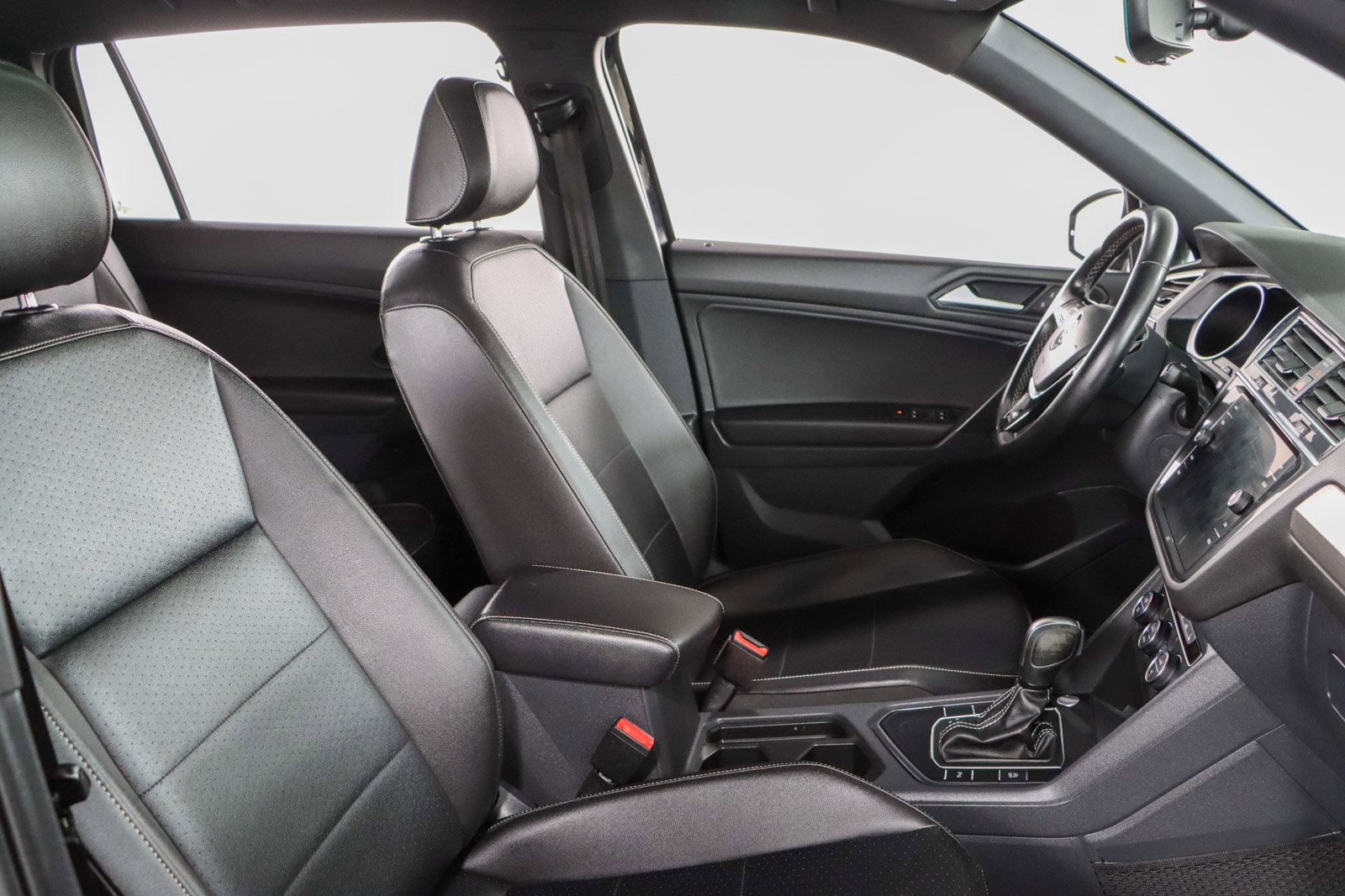 Used 2021 Volkswagen Tiguan SE R-Line image 27