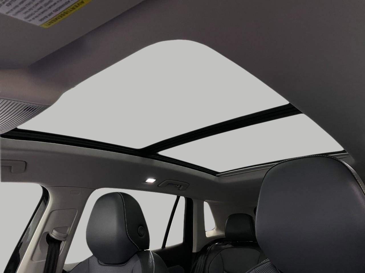 Certified 2025 Volkswagen Tiguan SE image 27