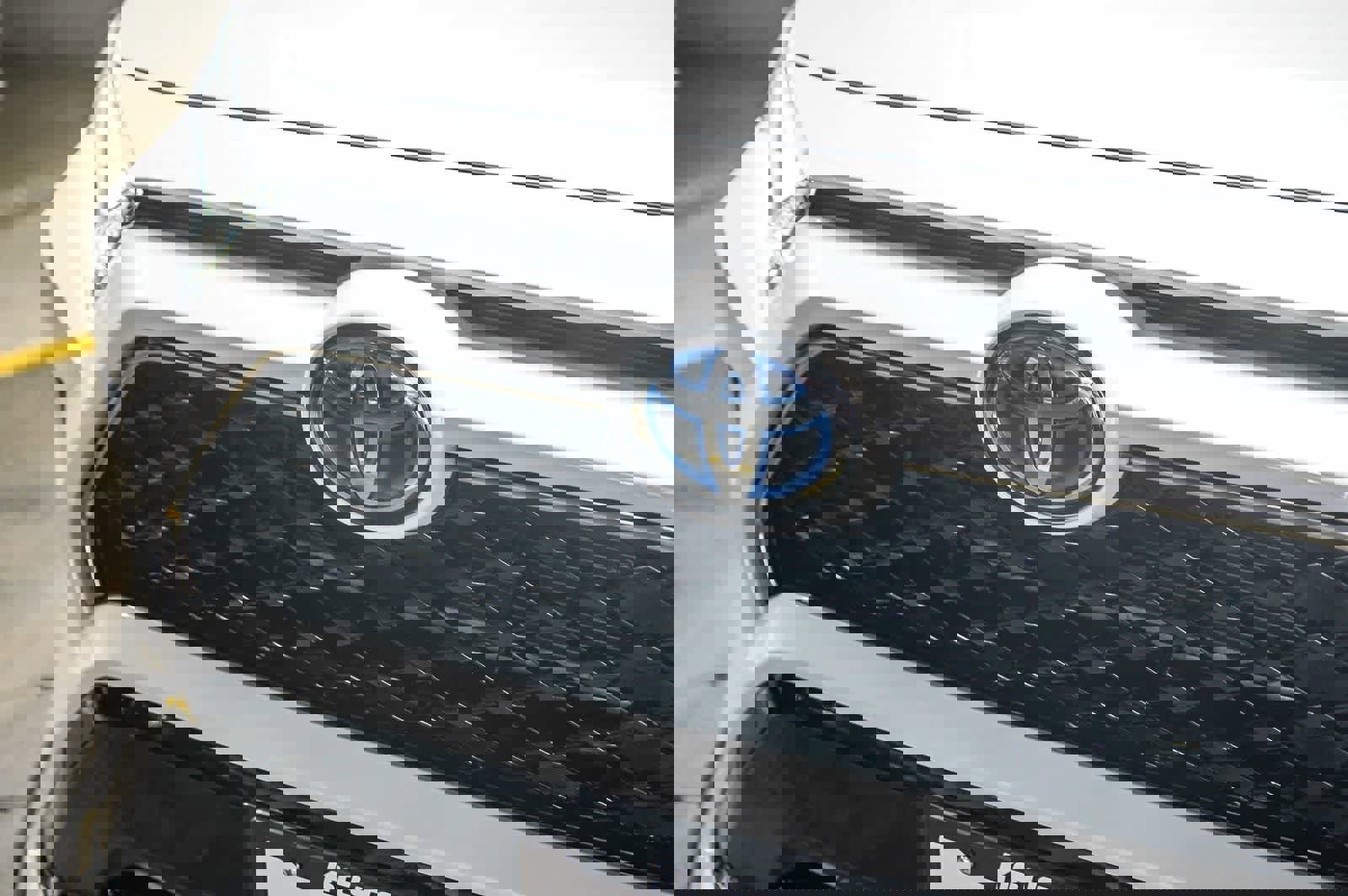 Used 2023 Toyota RAV4 XSE w/ Weather Package image 5