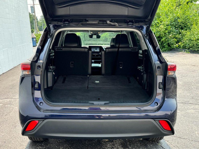 Certified 2024 Toyota Highlander XLE image 8