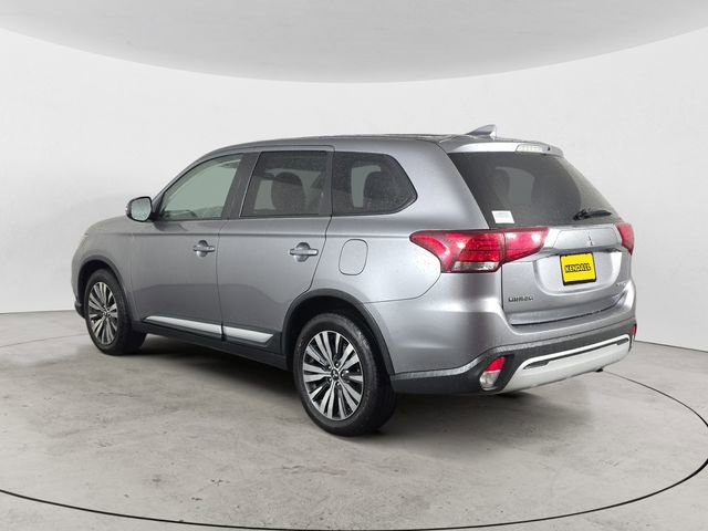 Used 2019 Mitsubishi Outlander SE image 3