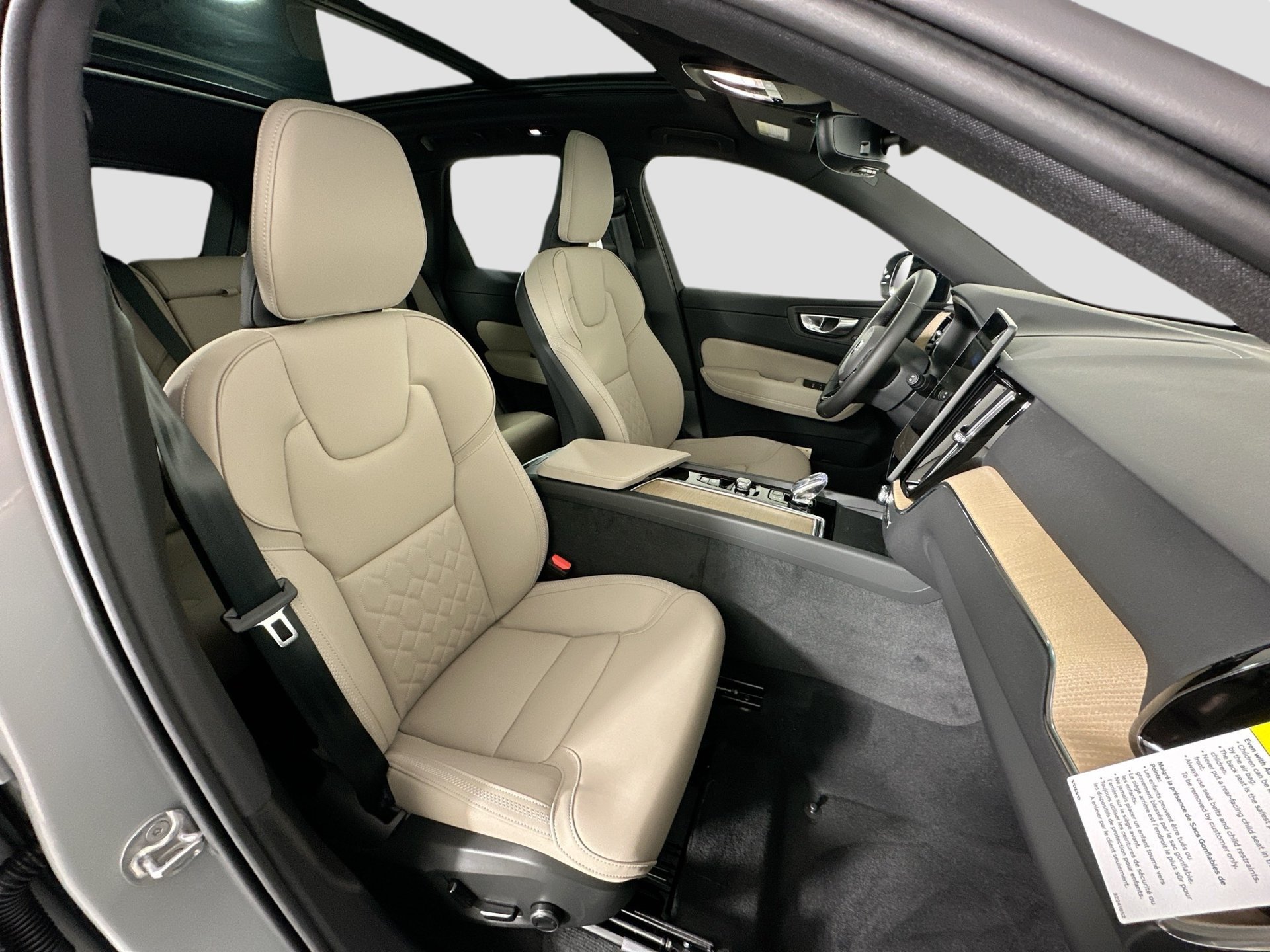 New 2026 Volvo XC60 B5 Plus w/ Protection Package Premier AWD/4WD image 29