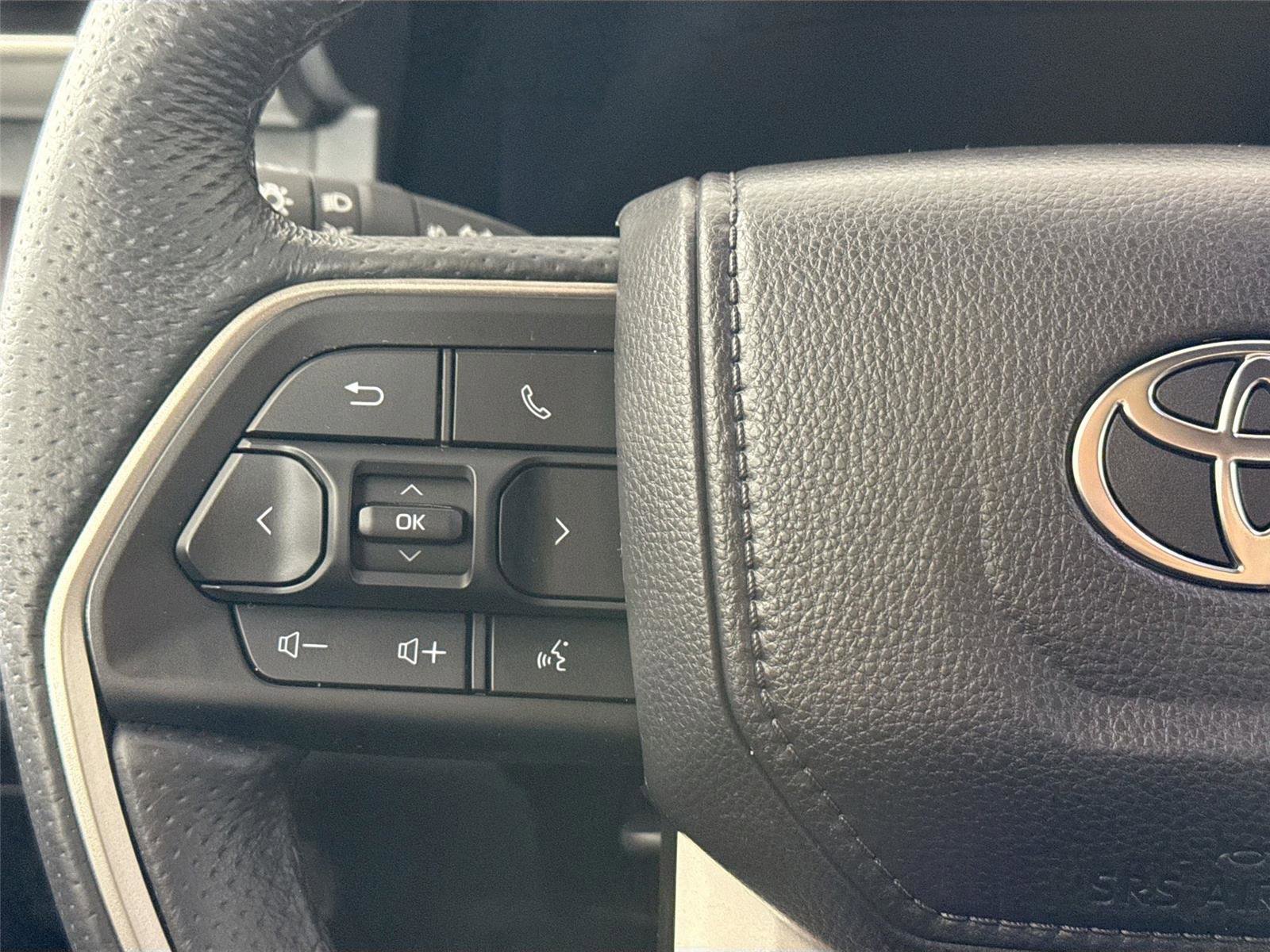 Certified 2025 Toyota Tacoma TRD Off-Road image 17