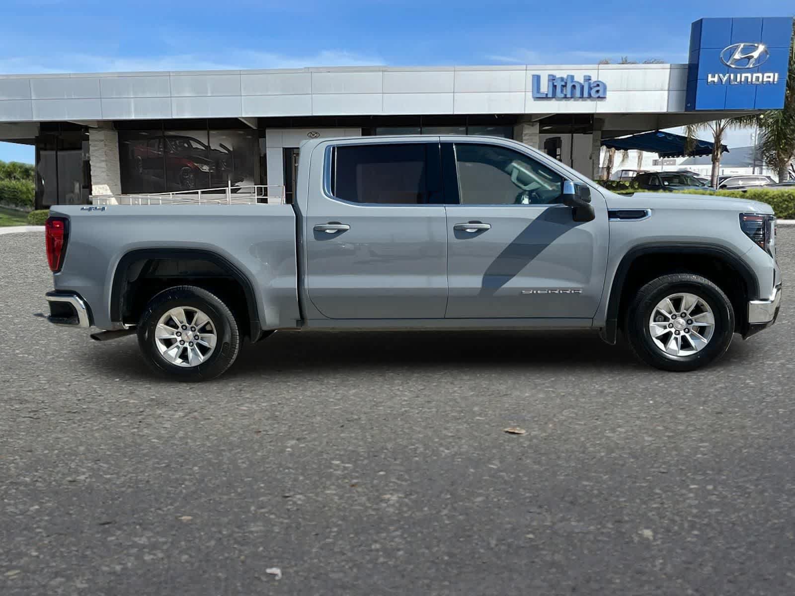 Used 2024 GMC Sierra 1500 SLE AWD/4WD image 9