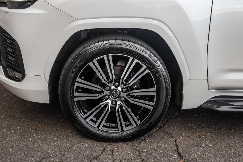 Used 2024 Lexus LX 600 4WD w/ Appearance Package image 14