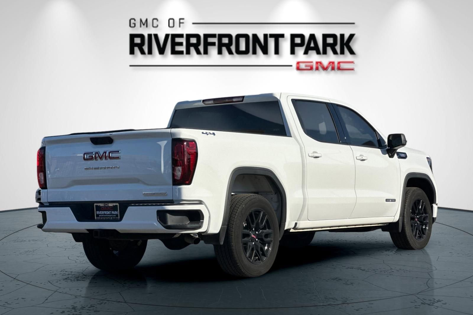 Used 2025 GMC Sierra 1500 Elevation image 3