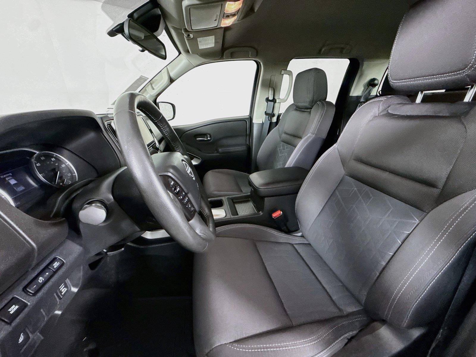 Used 2025 Nissan Frontier SV w/ SV Convenience Package RWD image 3