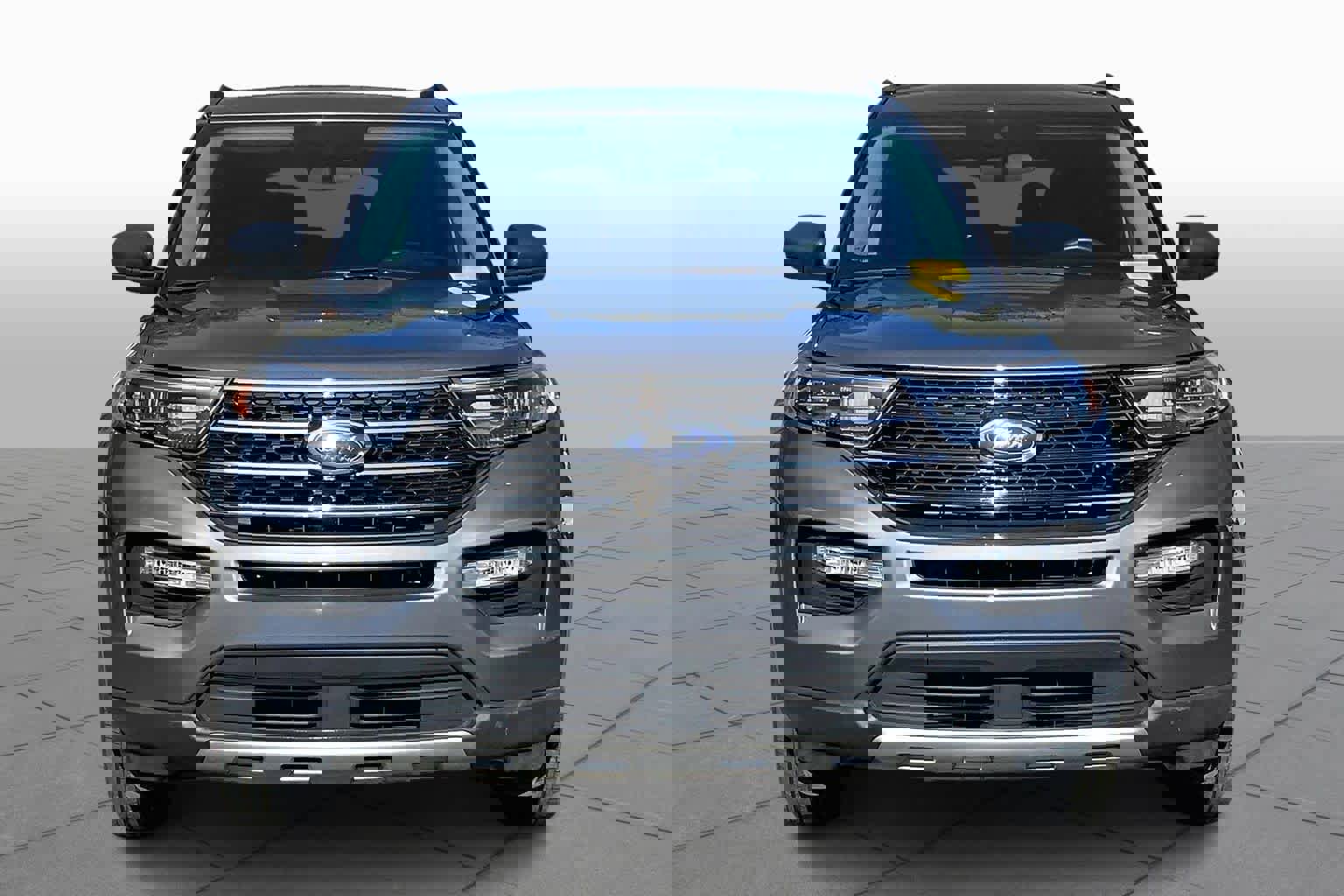 Used 2023 Ford Explorer XLT w/ Equipment Group 202A image 4