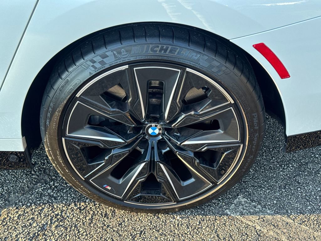 Used 2023 BMW 760i xDrive image 18