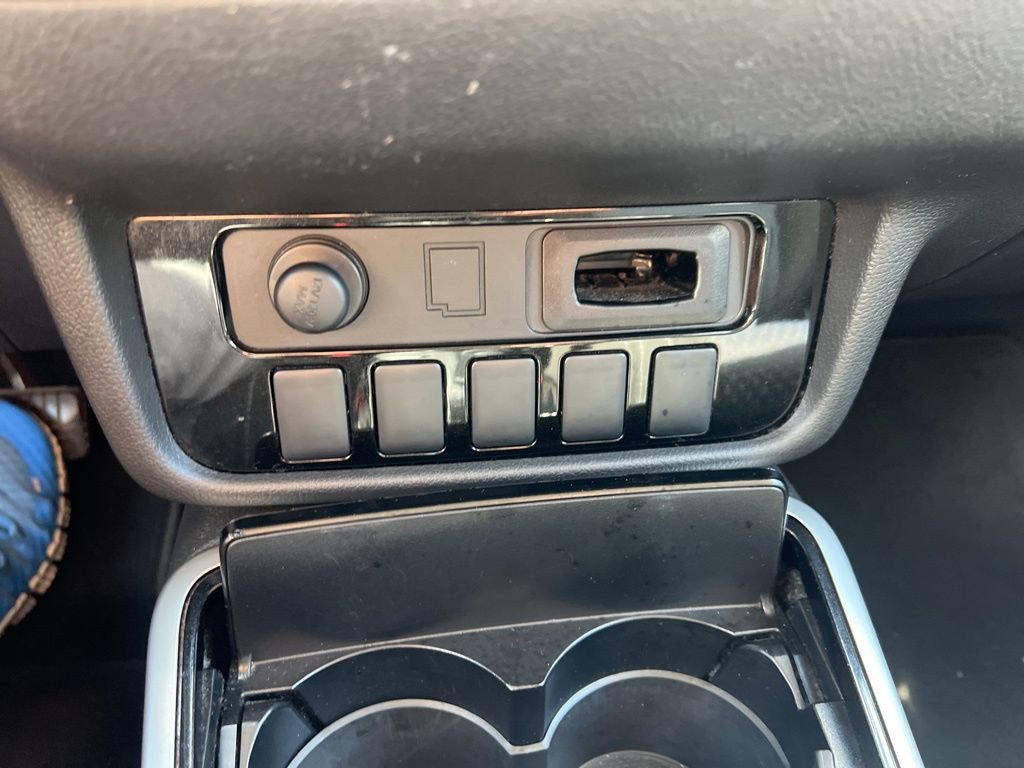 Used 2017 Mitsubishi Outlander SE image 38