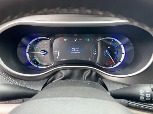 Used 2024 Chrysler Pacifica Select image 11