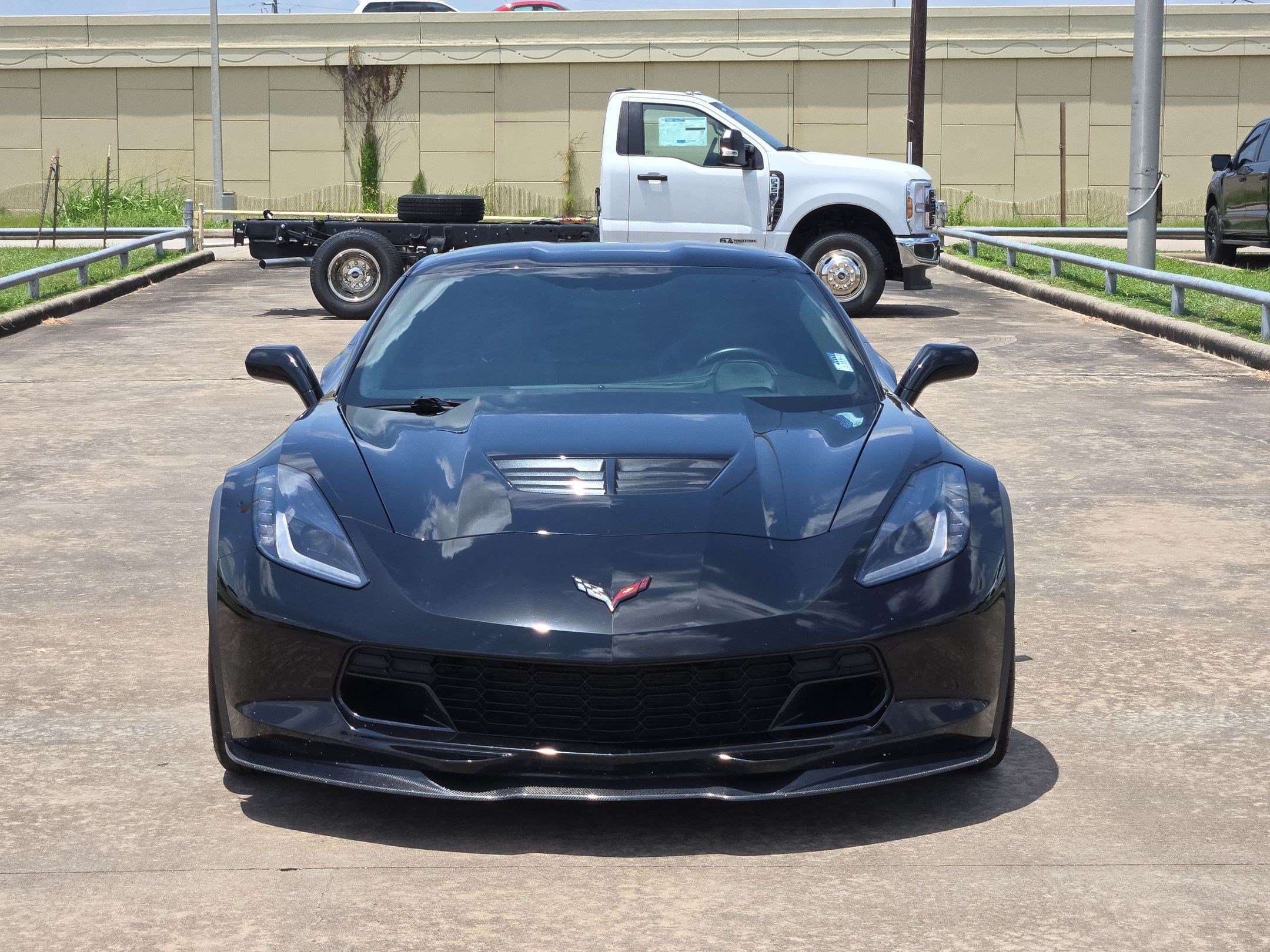 Used 2015 Chevrolet Corvette Z06 w/ 3LZ Preferred Equipment Group RWD image 9
