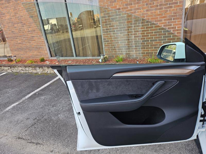 Used 2025 Tesla Model Y Long Range image 35