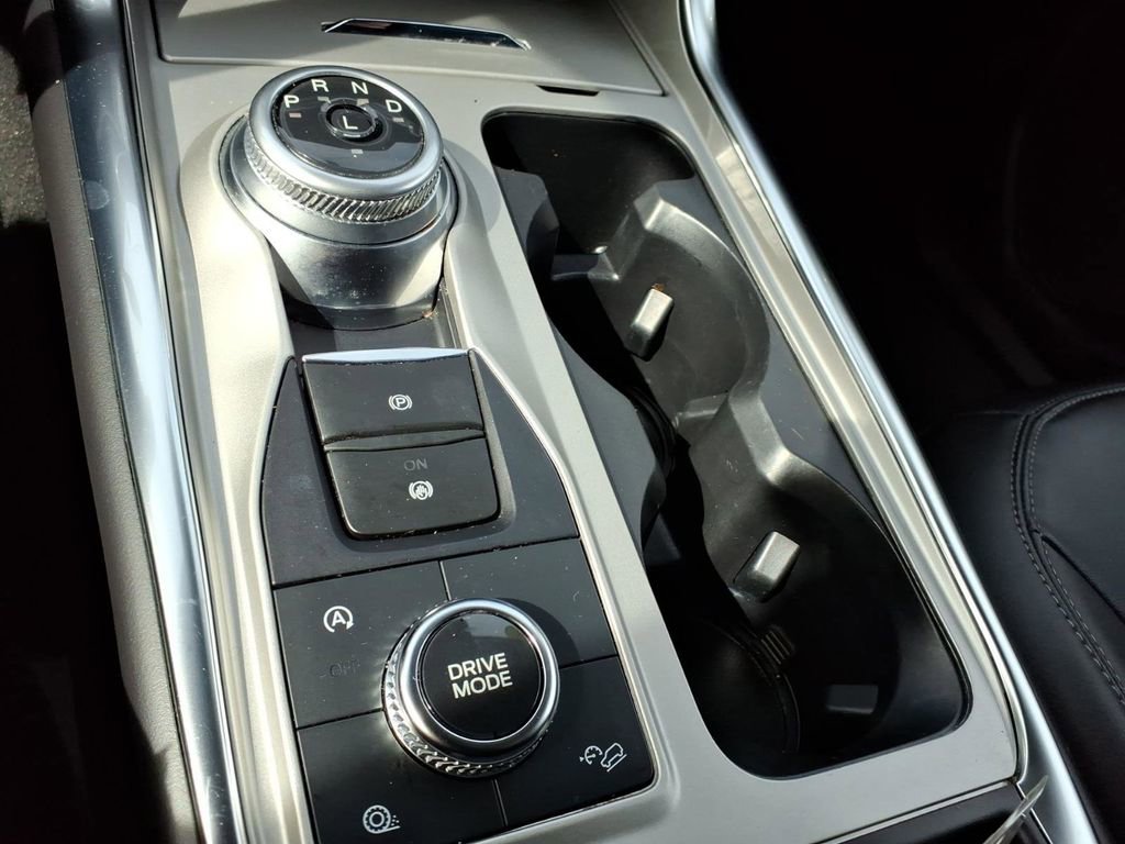 Used 2023 Ford Explorer XLT w/ Equipment Group 202A image 23